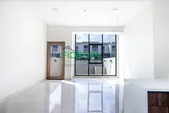 No Commission | Corner Unit 4BR | Single Row | Modern Design