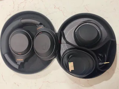 Sony WH-1000XM4 Wireless Noise-Cancelling Headphones with Case