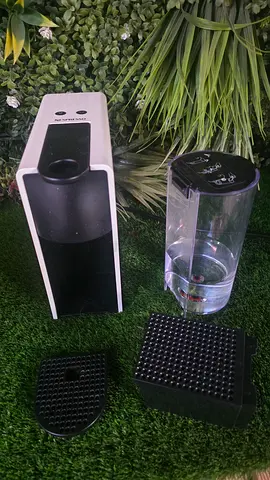 Nespresso Essenza Mini C30 Coffee Machine (Used) - Compact Capsule Maker