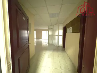 مساحة مكتبية متاحة في منطقة تجارية مزدحمة – رأس الخيمة