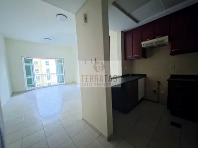 STUDIO WITH BALCONY | UPPER FLOOR | MED ST 2