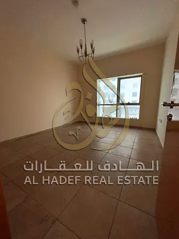 للإيجار السنوي شقة مميزة جداً في منطقة المجاز 2 بالقرب من حديقة المجاز، بموقع حيوي وهادئ في نفس الوقت، مناسبة للعائلات الصغيرة أو للبنات العاملات والط
