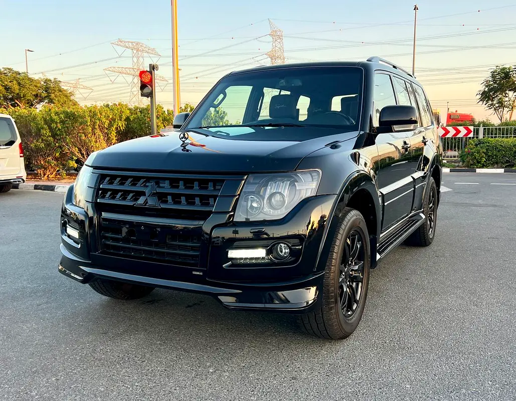 Mitsubishi Pajero 2020 — photo 1 of 19