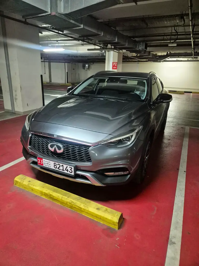 Infiniti Q30 2018 — photo 1 of 9