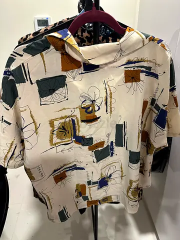 Lightweight patterned blouse, size likely L/XL- good condition