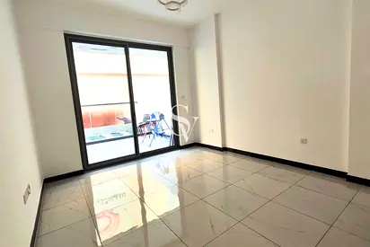 Chiller Free | Near Mall | Near Exit | Low Floor