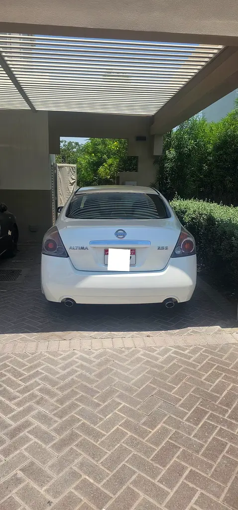 Nissan Altima 2009 — photo 1 of 4