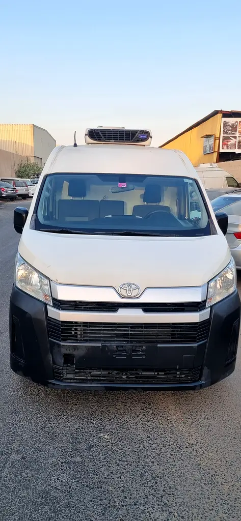 Toyota Hiace 2020 — photo 1 of 11