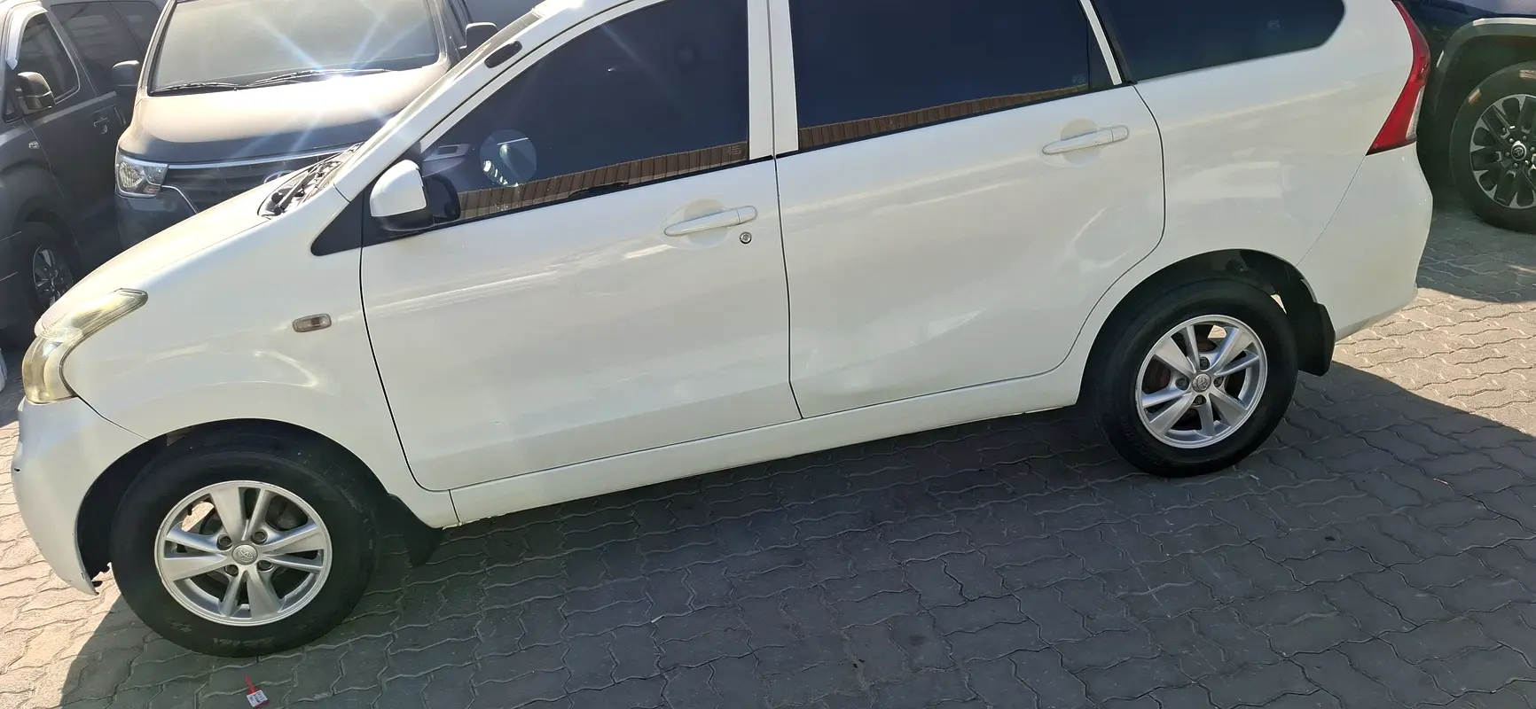 Toyota Avanza 2015 — photo 1 of 6
