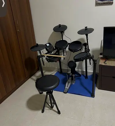 Alesis Nitro Electronic Drum Kit with Dual Pedals and Sticks and chair