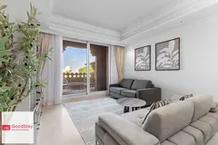Bright 1BDR in Palm w/ Private Beach and Pool