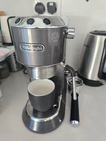 Delonghi Espresso Coffee Machine with Steam Wand