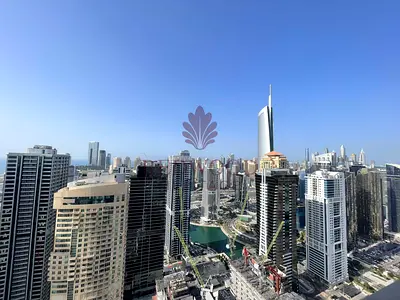 حصري | 4 غرف نوم في طابق مرتفع | جاهزة للسكن | إطلالة على أفق المدينة