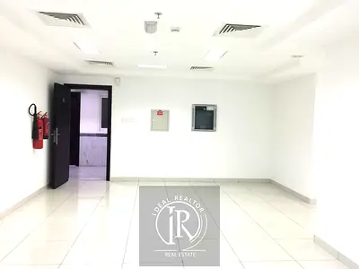 Unfurnished Office w/ 3 Partitions/ Panoramic View