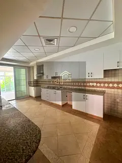 LARGE CORNER 5BR WITH PRIVATE BACKYARD
