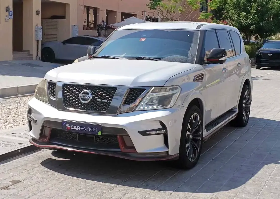 Nissan Patrol 2017 — photo 1 of 8