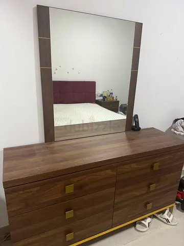 Wooden Dresser with Large Mirror and 6 Drawers - Walnut Finish