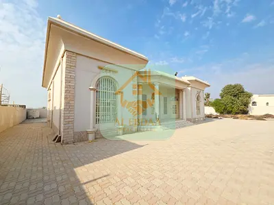 فيلا 5 غرف - أرض كبيرة جدا - الضيت الجنوبي