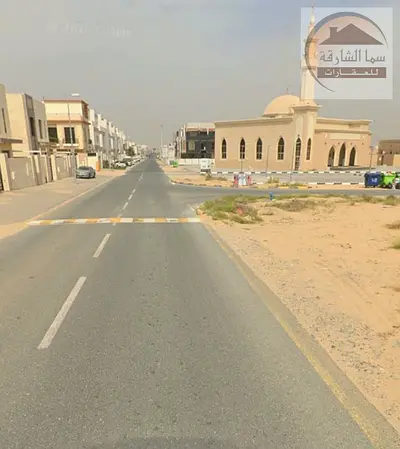 للبيع قطعة ارض فى منطقه الحوشي سكني موقع مميز جدا قريب جدا من المسجد متوفر بالمنطقة جميع الخدمات شارع قار مسموح تملك حر لجميع الجنسيات العربية المساحه