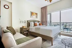 Minimalist Studio Living - Minutes to Dubai Mall | Ideal for Mid - Term Rental, Monthly &amp; Weekly