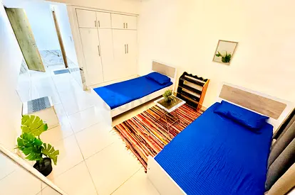 Master room with attached bathroom in a girls-only apartment, suitable for 2 girls. Including parkin
