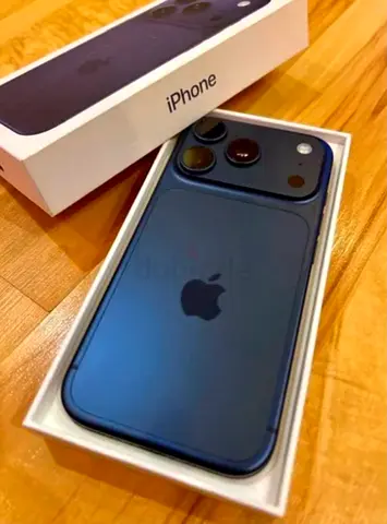 iPhone 17 Pro Max Blue Titanium – Like New (100% Battery, 40 Cycles)