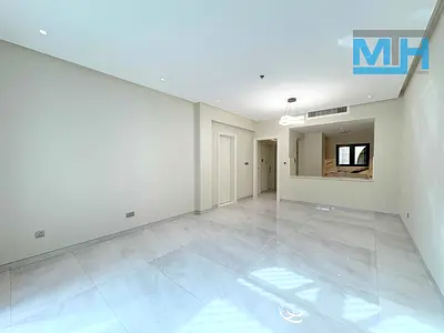 Vacant | Luxury Renovated 1BR | Partial Burj Khalifa View