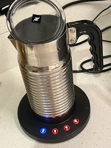 Nespresso Aeroccino Milk Frother (Used, Works Well) value 700 aed I sell 380❗️