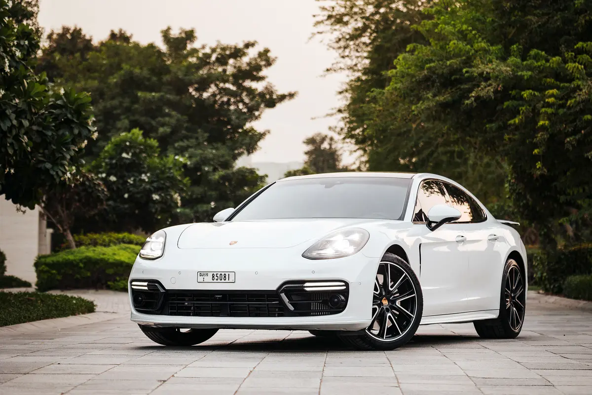 Porsche Panamera 2017 — photo 1 of 18