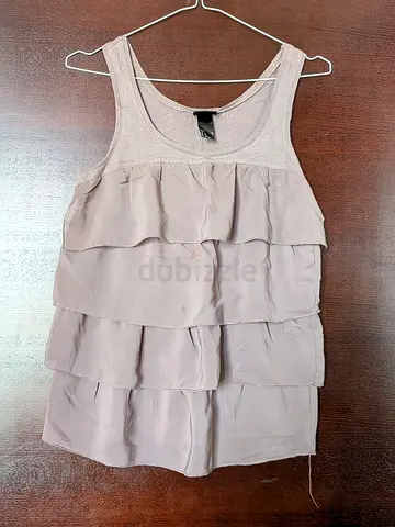 HM womens top size XS-S- light purple casual tee with volante