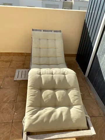 Wooden sun lounger with cushion