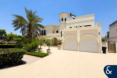 Exclusive | 5 Beds | Corner Villa | Upgraded
