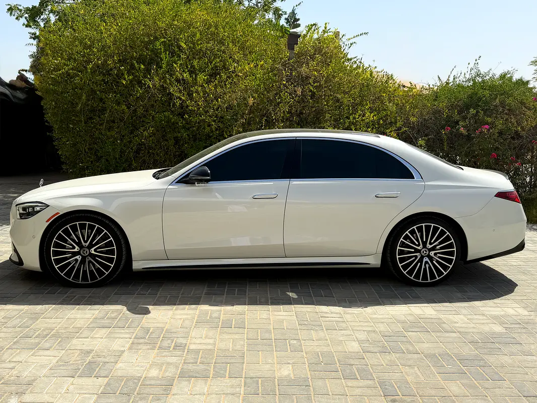 Mercedes-Benz S-Class 2022 — photo 1 of 5