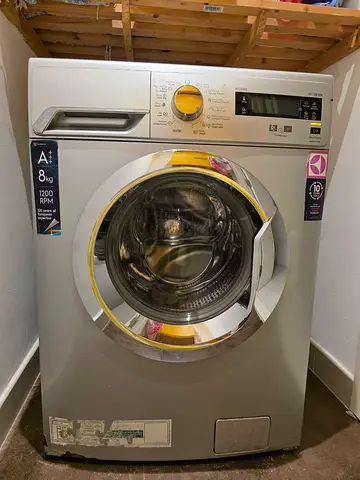 Electrolux Front Load Washing Machine 8kg - Good Working Condition