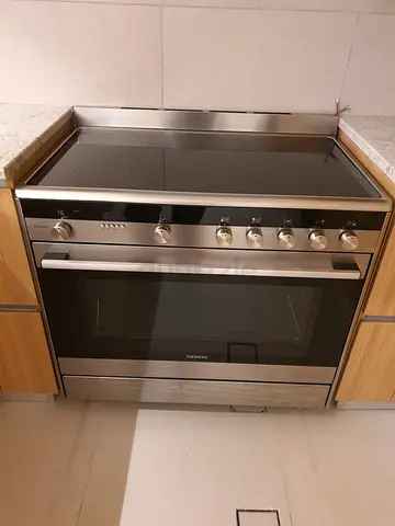 Siemens iQ700 Electric Cooking Range - Excellent Working Condition