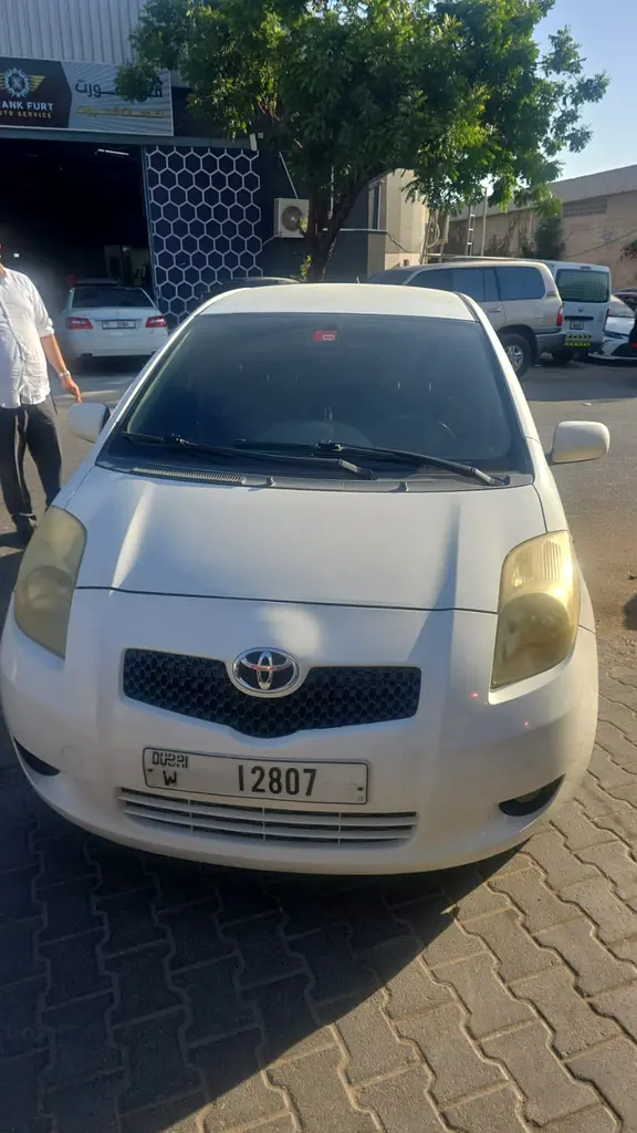 Toyota Yaris 2006 — photo 1 of 2