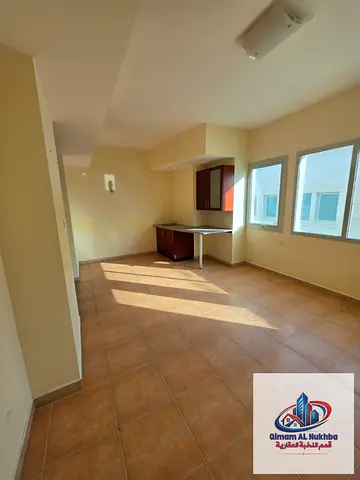 أجمل فيلا فى الشارقة منطقة الرفعة 4 غرف - حمام سباحة - 3 غرف ماستر -  5 حمام - تكييف وغاز مركزى باركينج داخل الفيلا