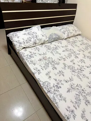 King size bed frame (without mattress) - Good condition