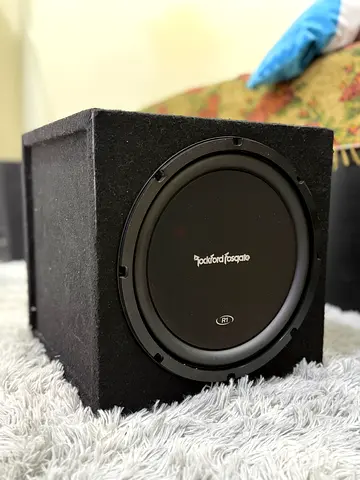 ROCKFORD FOSGATE R1 12” 400W MAX SUBWOOFER With SEALED BOX FOR SALE