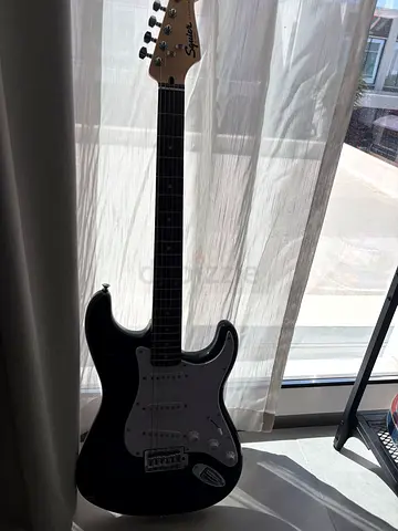 Electric Guitar for Sale (Fender Stratocaster)