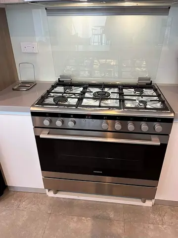 Siemens Gas cooker 90x60cm oven with fan digital display