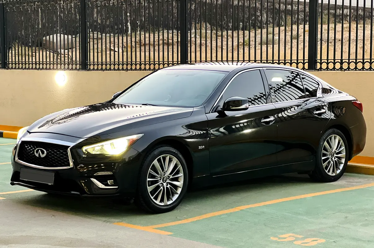 Infiniti Q50 2018 — photo 1 of 10
