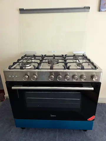 Midea 5-Burner Gas Cooker with Large Oven - Excellent Condition