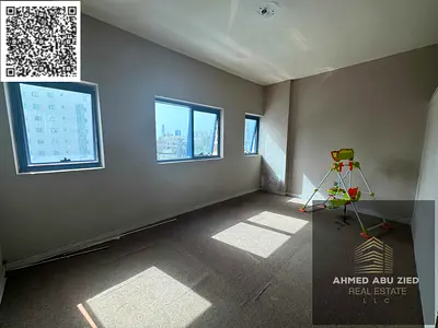 أكبر مساحة استوديو للإيجار السنوي في أبراج الفالكون عجمان - الراشدية 2 مساحة 720 قدم ومطبخ شبه منفصل وخزائن حائط - بـ 23,000 درهم على 4 دفعات