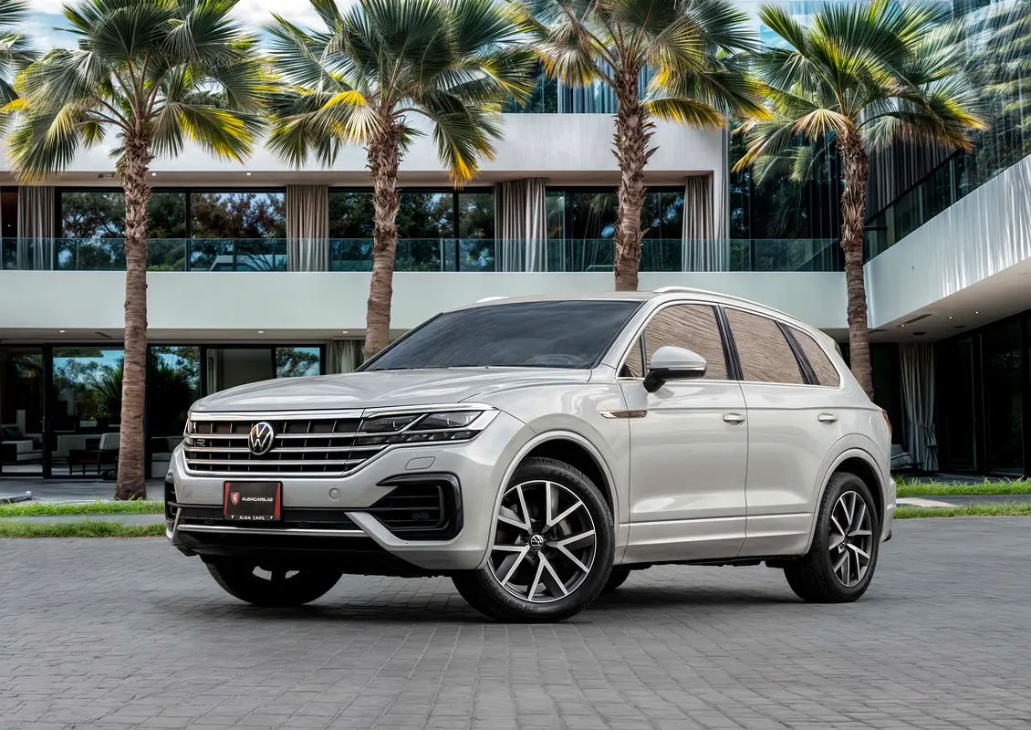 Volkswagen Touareg 2023 — photo 1 of 14