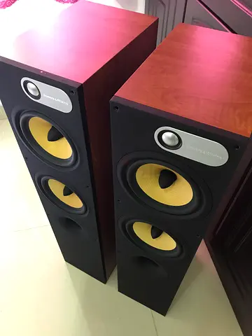 Bowers and Wilkins 684 Speakers