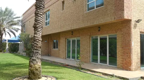 BEAUTIFUL UPGRADED TOP CLASS VILLA WITH PRIVATE LARGE GARDEN