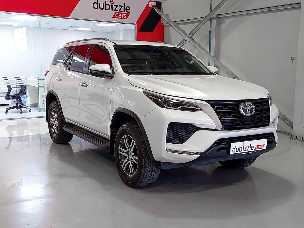 Toyota Fortuner 2023 — photo 1 of 14