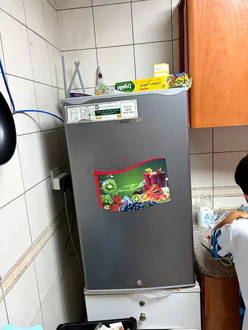 Single-door refrigerator in good working condition (used)