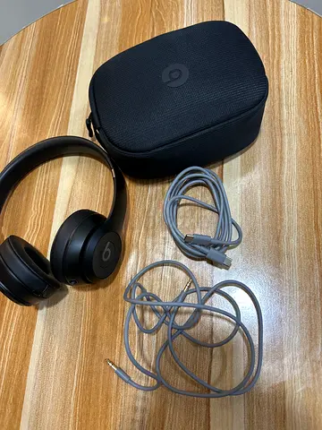 Beats Studio3 Wireless Over-Ear Headphones with Case and Cables (Black)